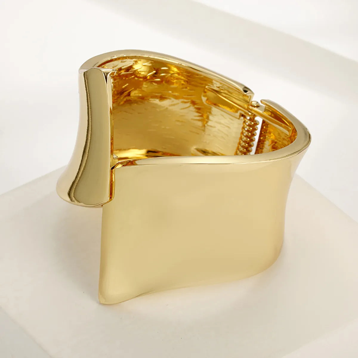 women’s luxury bangles-Exaggerated Solid Color Alloy Plating Gold Plated Women's Bangle