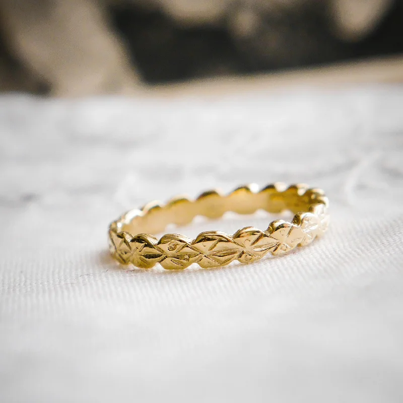 women’s engagement rings-Vintage Style 'Leaves' Gold Wedding Ring