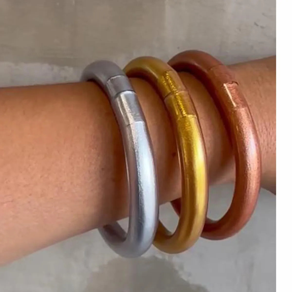 women’s fashionable bangles-Lady Solid Color Silica Gel Handmade Unisex Wristband