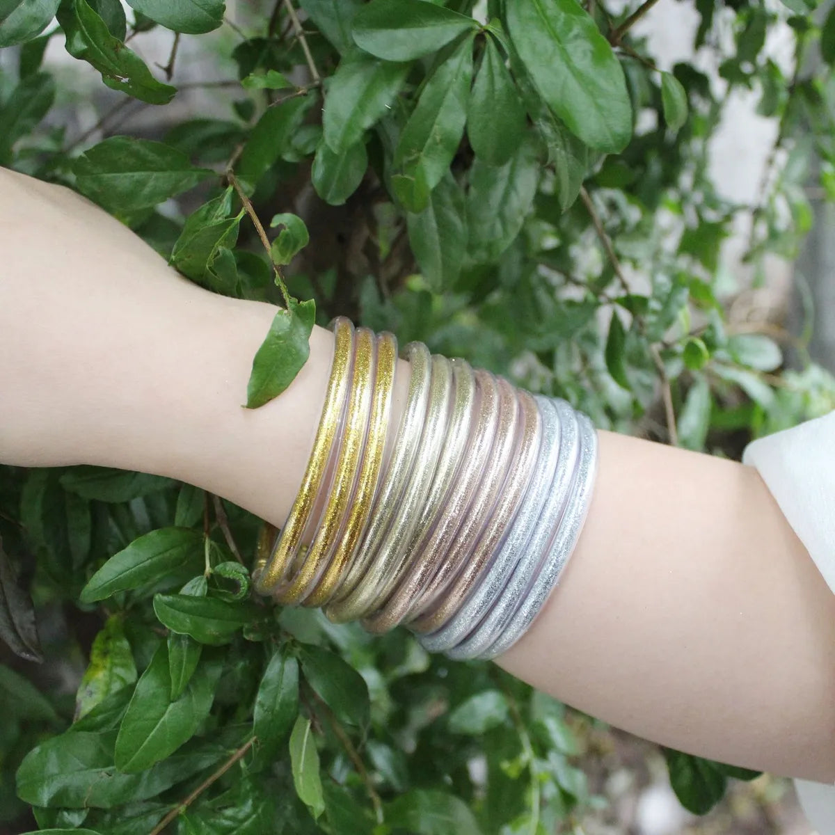 women’s minimalist gold bracelets-Fashion Circle Plastic Tube Ribbon Glitter Women's Bangle