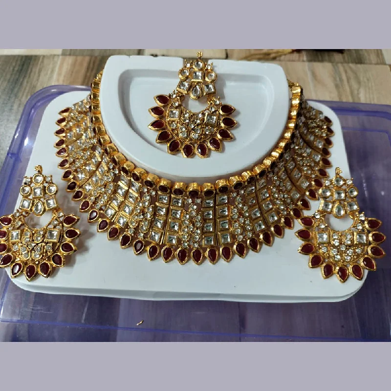 women’s silver chain necklaces-Neetu Art Gold Plated Kundan Stone Choker Necklace Set With Maangtikka