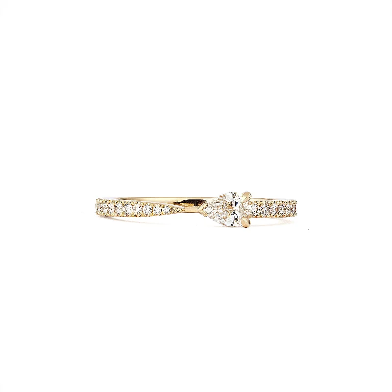 women’s round rings-Drop 18K Gold Ring w. Diamonds