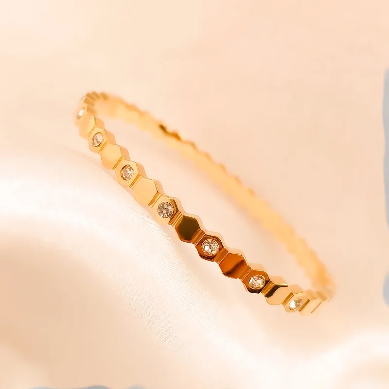 Gold-Honeycomb Bracelet with Diamond