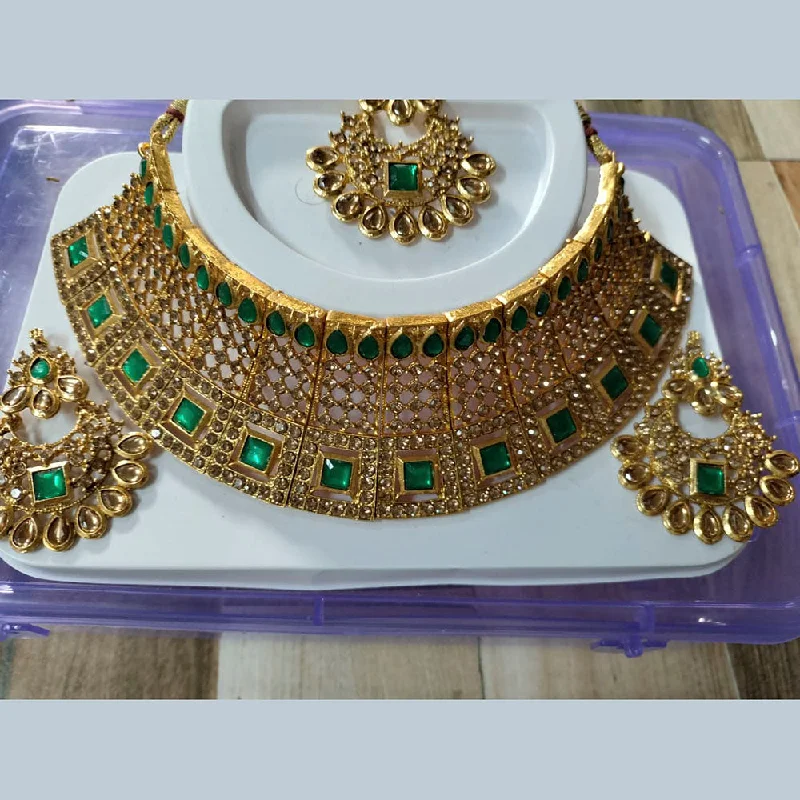 women’s friendship necklaces-Neetu Art Gold Plated Kundan Stone Choker Necklace Set With Maangtikka