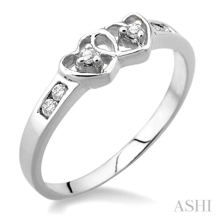 women’s luxury diamond rings-1/10 Ctw Round Cut Diamond Twin Heart Ring in Sterling Silver