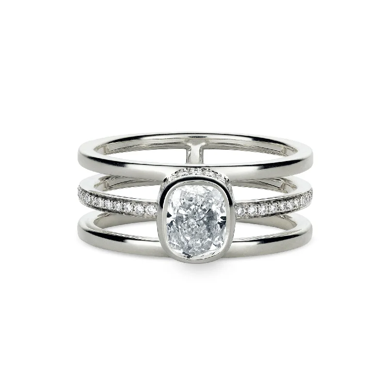 women’s gold rings-Sparkling 18K Whitegold Ring w. Diamonds