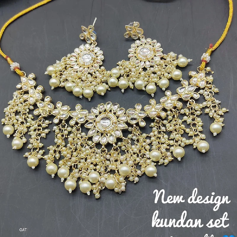 women’s gold statement necklaces-Lucentarts Jewellery Kundan Choker Necklace Set