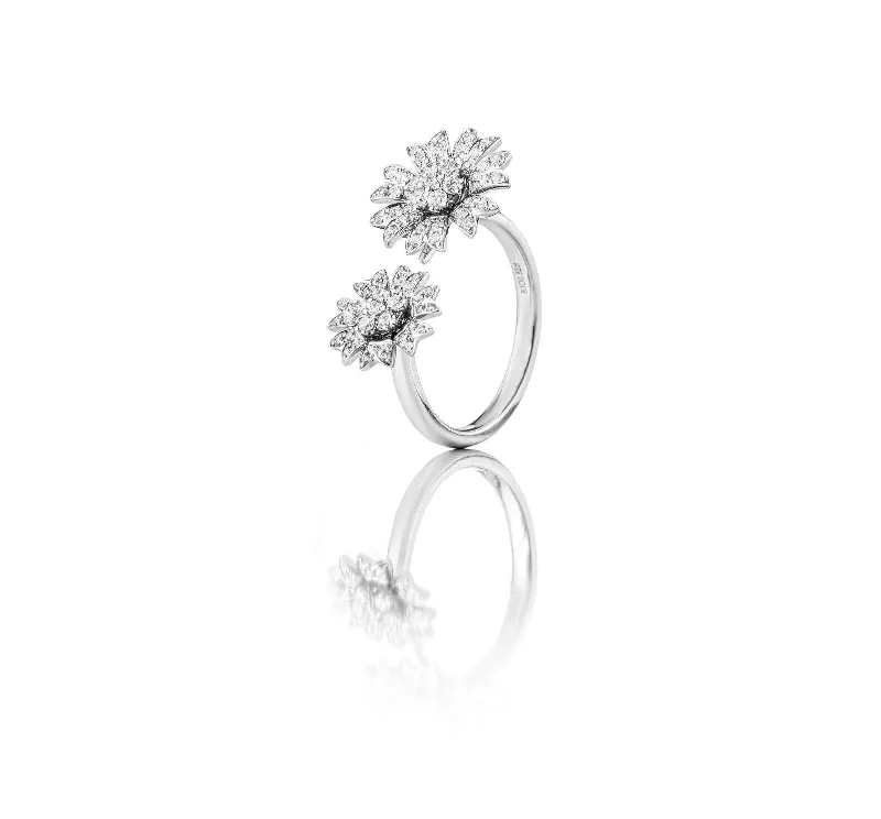 women’s heart rings-Medium Flower 18K Whitegold, Gold or Rosegold Ring w. Diamonds