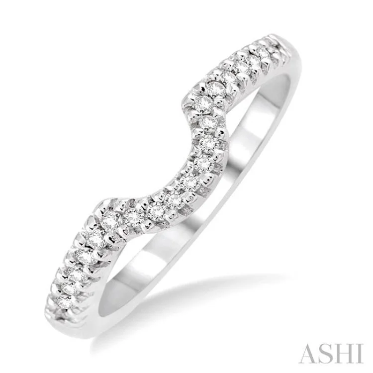 women’s nature rings-1/6 Ctw Round Cut Diamond Wedding Band in 14K White Gold